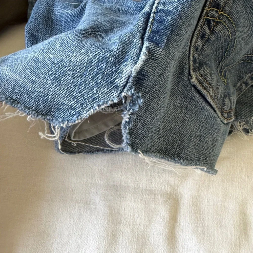 Y2K Levis 592 Micro Low Rise Denim Shorts Cut Off Frayed Hem Womens 25 - Picture 5 of 8
